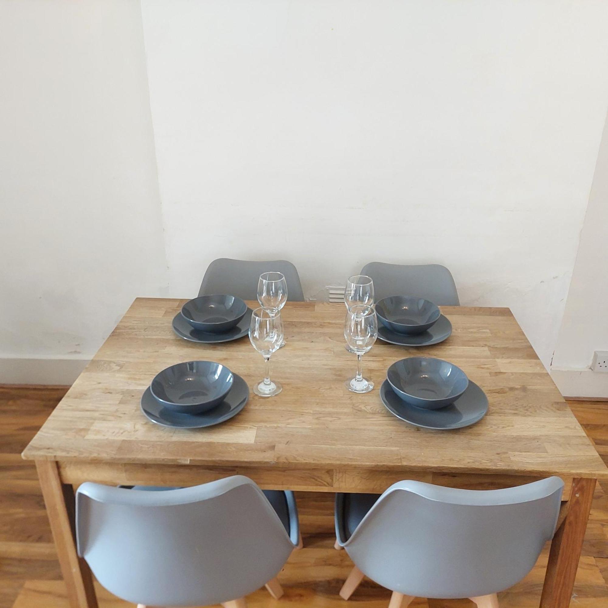 2 Bedroom Apartment, Fortescue Road Londres Exterior foto