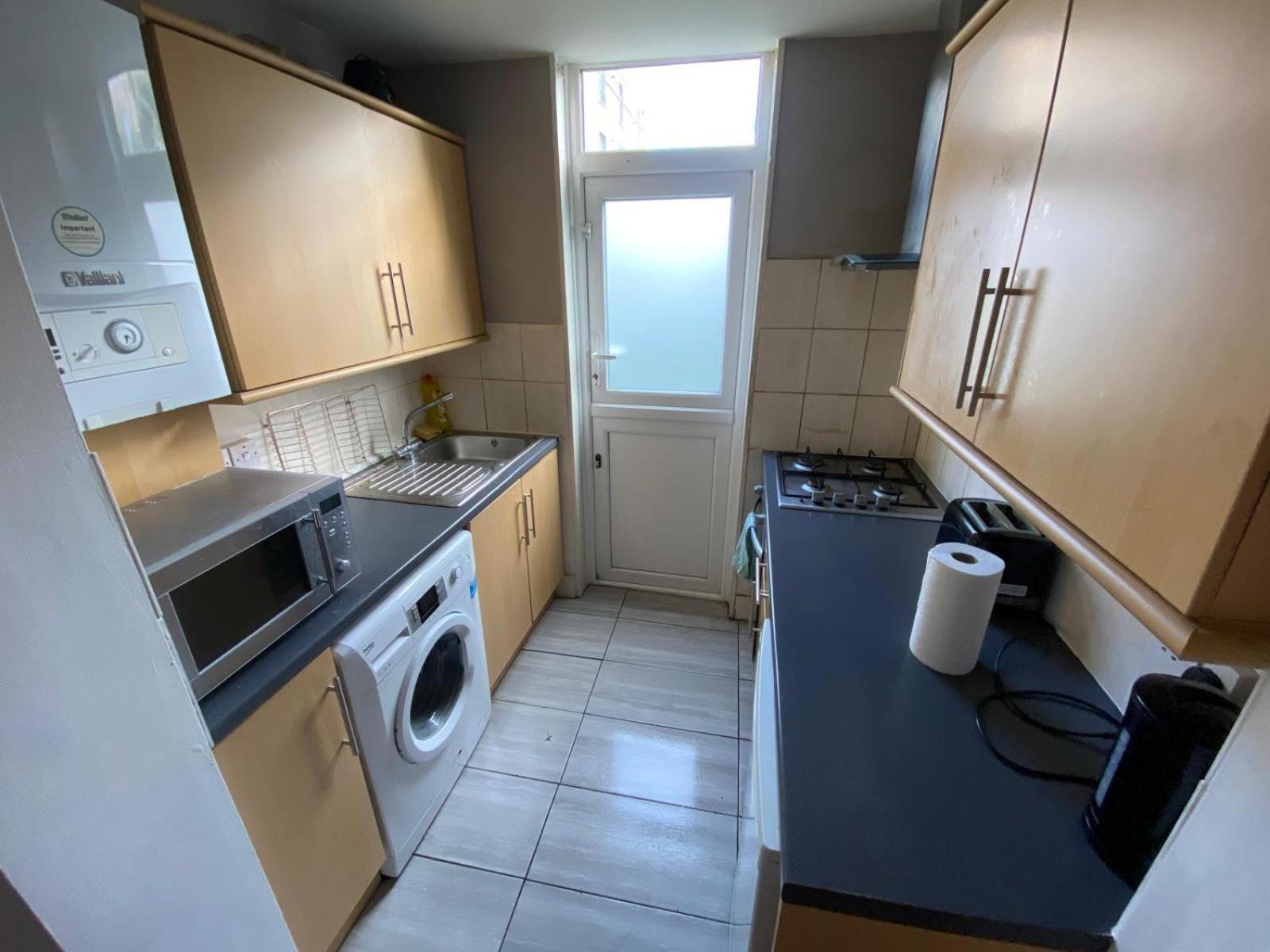 2 Bedroom Apartment, Fortescue Road Londres Exterior foto