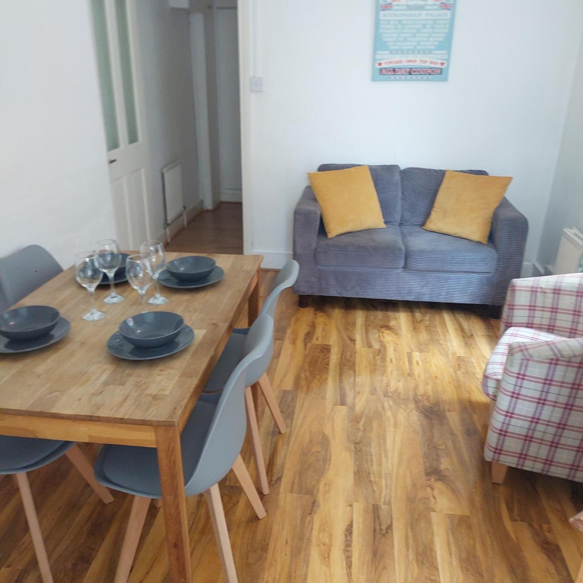 2 Bedroom Apartment, Fortescue Road Londres Exterior foto